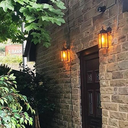 Lister Park Bradford Stylish 1Bed Coach House - Quiet & Tranquil Cottage & Parking エクステリア 写真