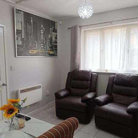 Lister Park Bradford Stylish 1Bed Coach House - Quiet & Tranquil Cottage & Parking エクステリア 写真