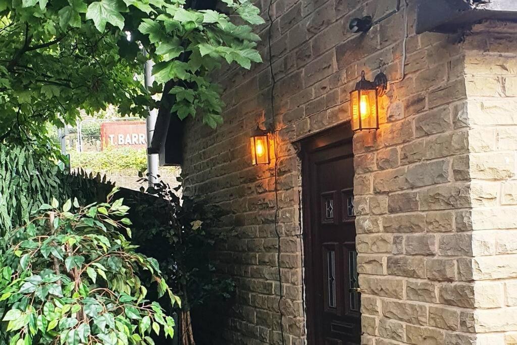 Lister Park Bradford Stylish 1Bed Coach House - Quiet & Tranquil Cottage & Parking エクステリア 写真