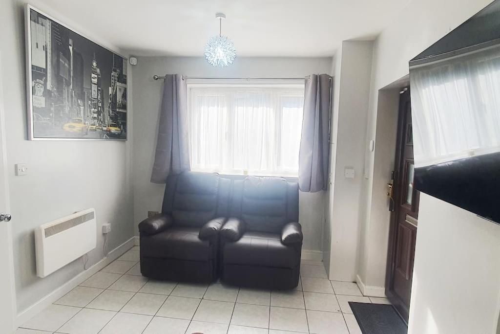 Lister Park Bradford Stylish 1Bed Coach House - Quiet & Tranquil Cottage & Parking エクステリア 写真