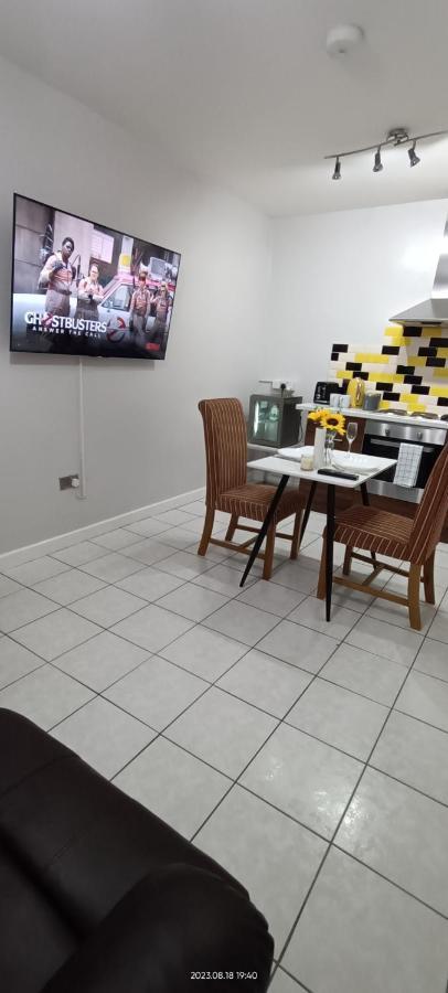 Lister Park Bradford Stylish 1Bed Coach House - Quiet & Tranquil Cottage & Parking エクステリア 写真