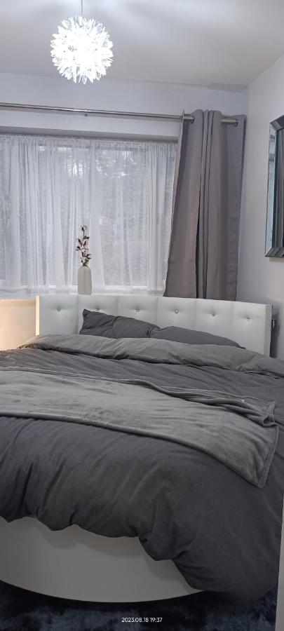 Lister Park Bradford Stylish 1Bed Coach House - Quiet & Tranquil Cottage & Parking エクステリア 写真