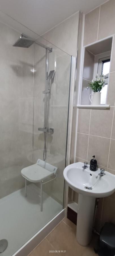 Lister Park Bradford Stylish 1Bed Coach House - Quiet & Tranquil Cottage & Parking エクステリア 写真