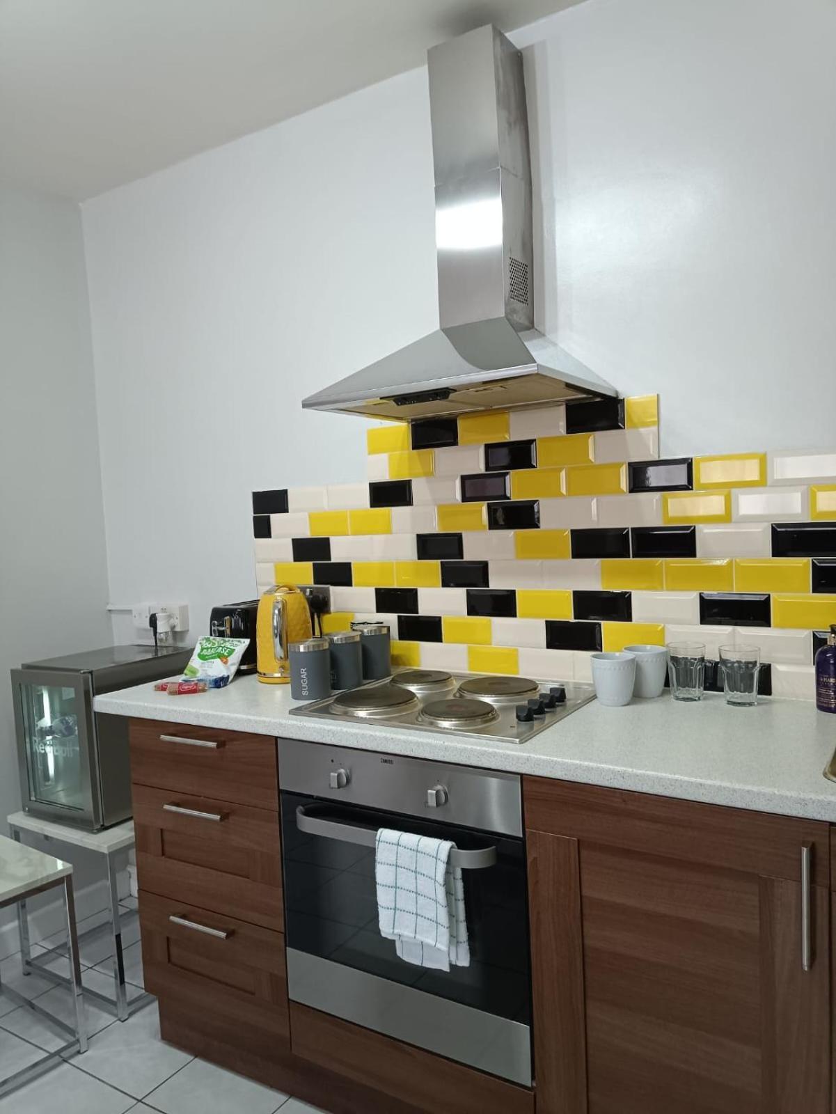 Lister Park Bradford Stylish 1Bed Coach House - Quiet & Tranquil Cottage & Parking エクステリア 写真