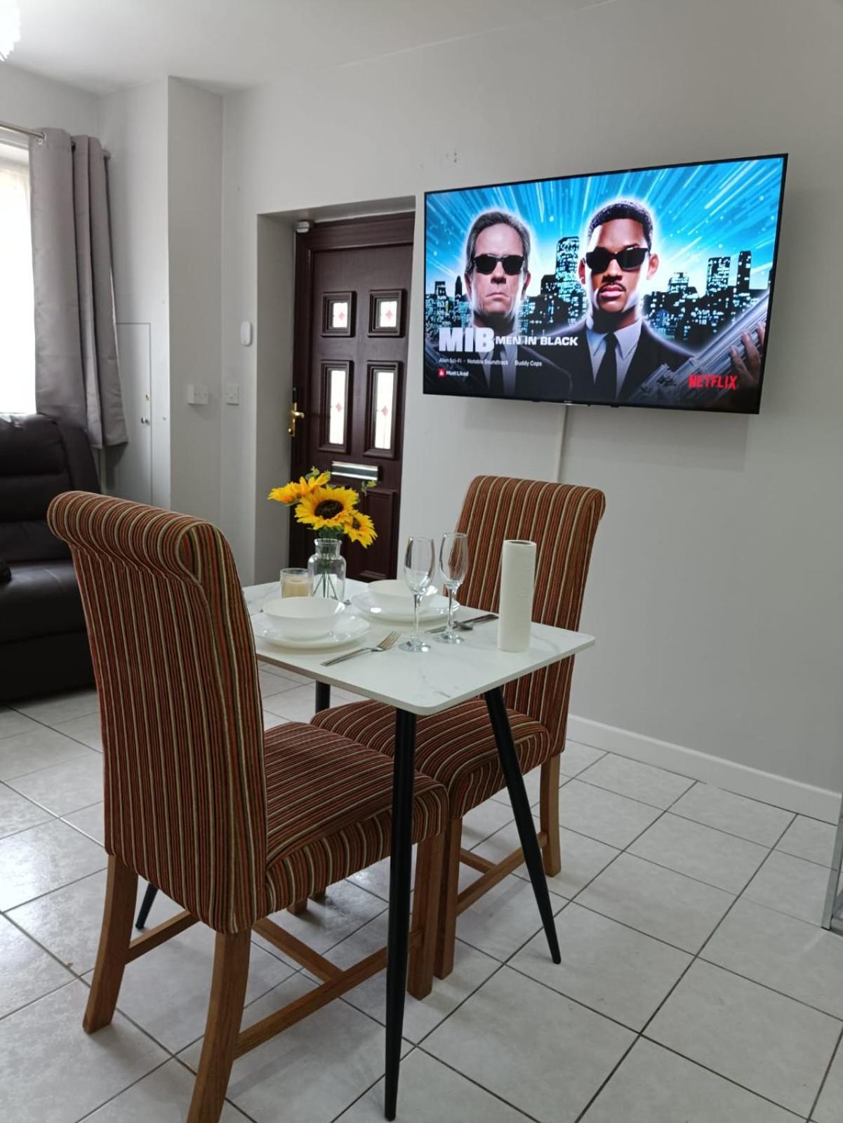 Lister Park Bradford Stylish 1Bed Coach House - Quiet & Tranquil Cottage & Parking エクステリア 写真