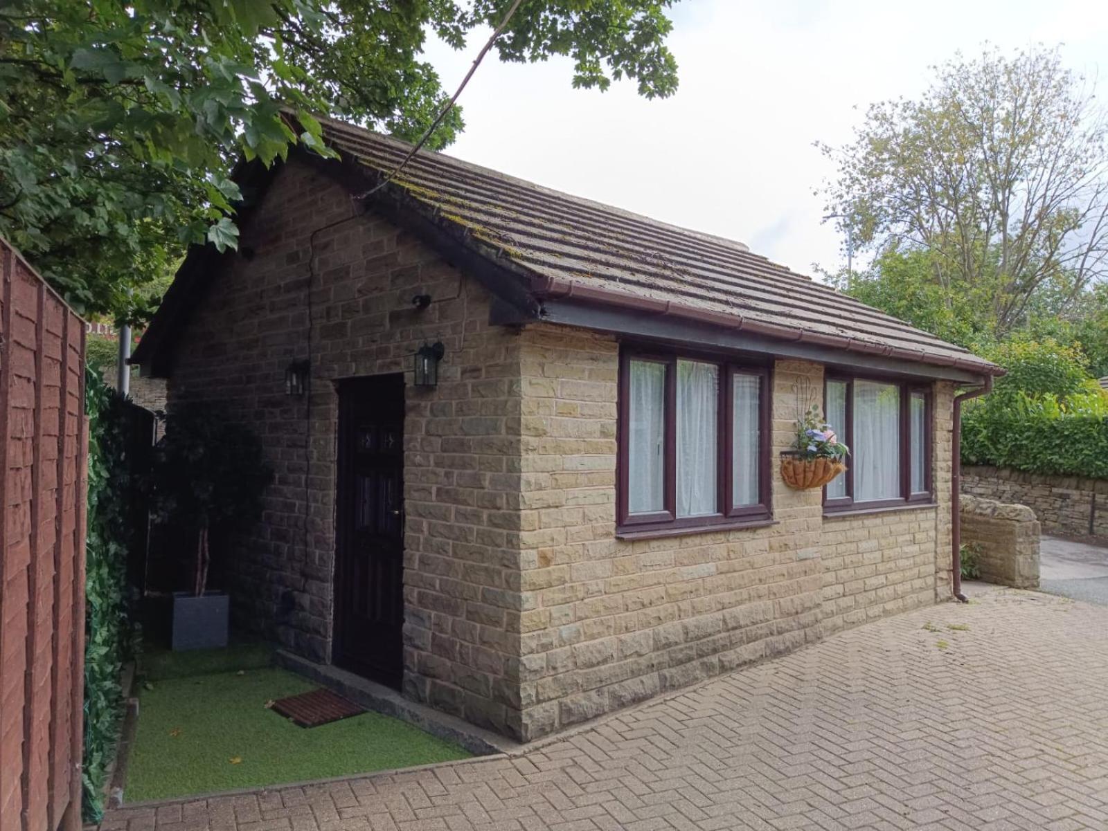 Lister Park Bradford Stylish 1Bed Coach House - Quiet & Tranquil Cottage & Parking エクステリア 写真